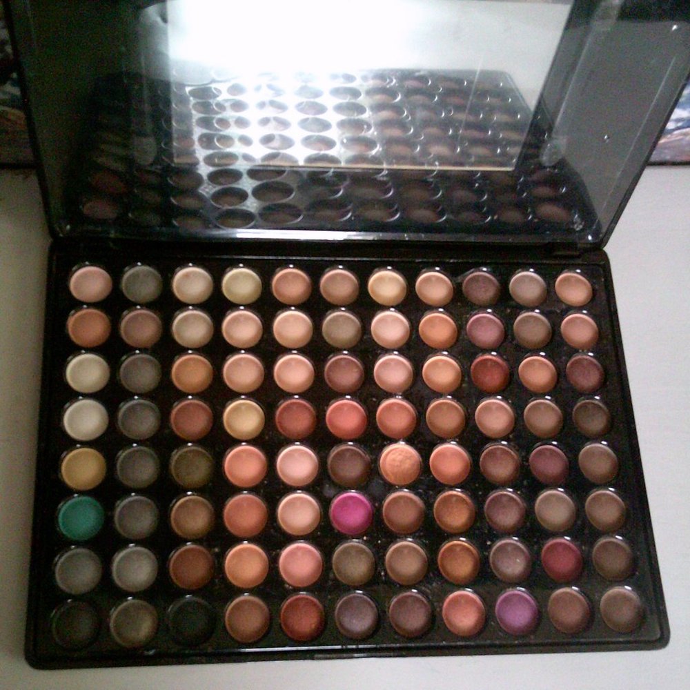 88 Eyeshadows Pallet w/Applicators & Mirror